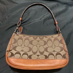 Small coach shoulder/handbag purse
